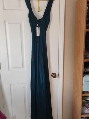 Calvin Klein New With Tag Long Prom Style Dress Size 12 Iridescent Green
